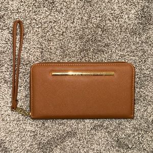 Steve Madden Zippy Wristlet Wallet- light brown
